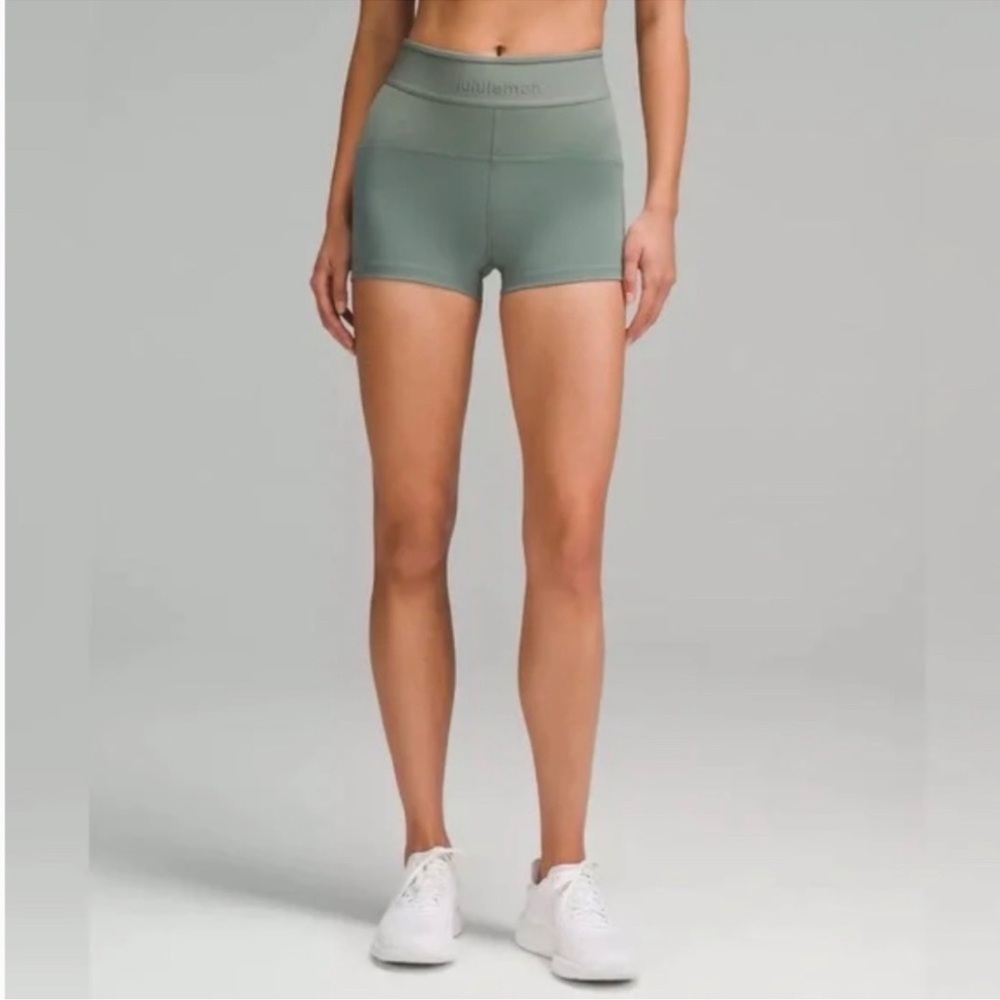 NWT lululemon license to Tain HR short 2” Logo size 8 - Picture 7 of 9